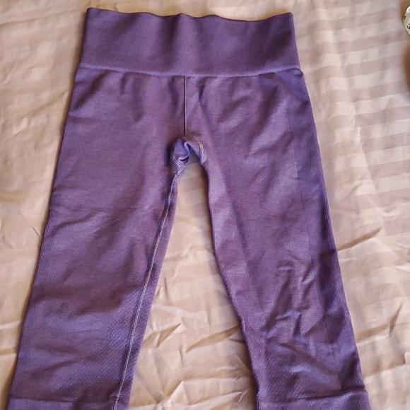 Lululemon In the Flow crops - Picture 3 of 10